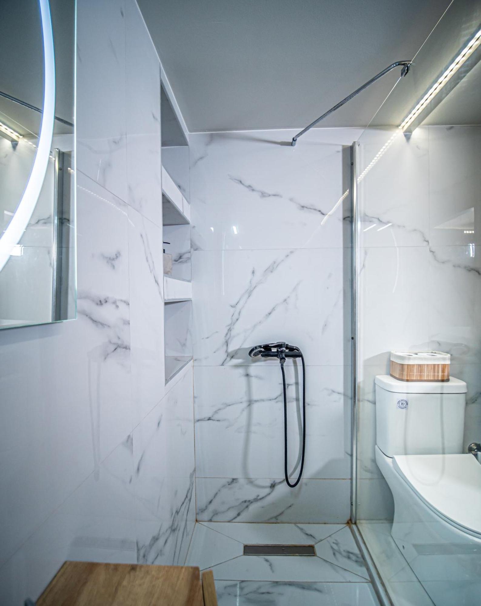 Loft Lux Living - 7 Minutes From Center Apartment *
